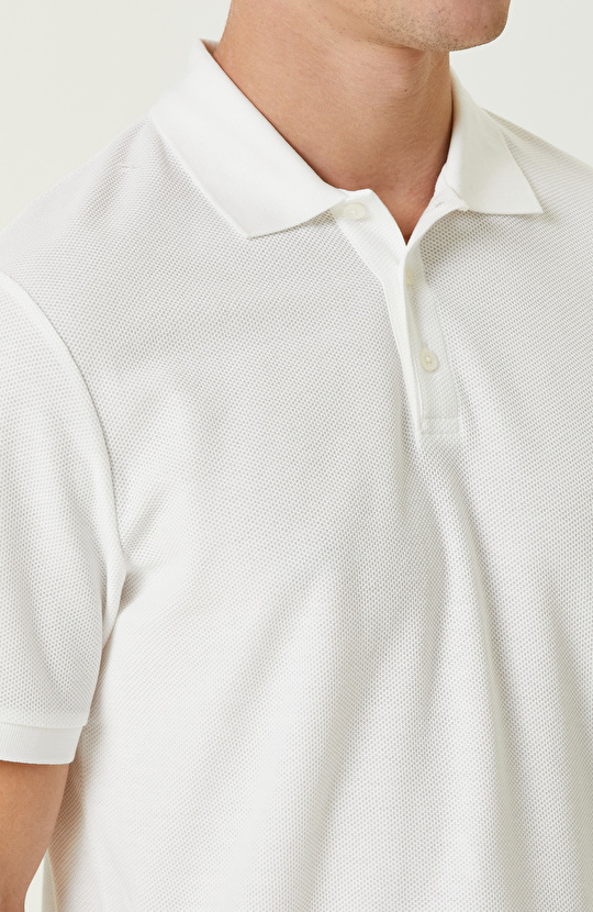 Kırık Beyaz Polo Yaka Jakarlı Tshirt
