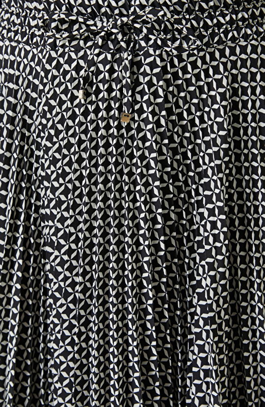 Siyah Kırık Beyaz Piliseli Desenli Maxi Etek