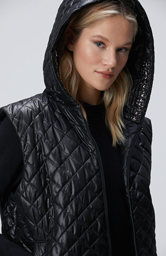 Siyah Kapitoneli Casual Yelek