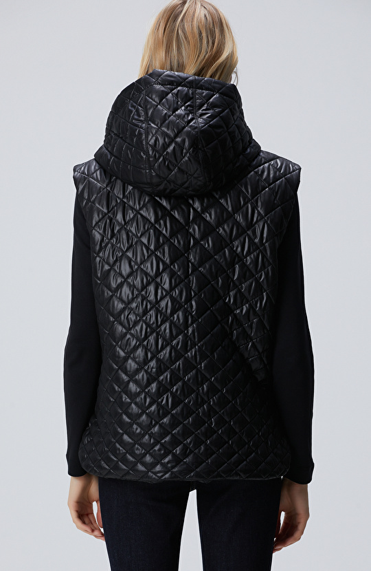 Siyah Kapitoneli Casual Yelek