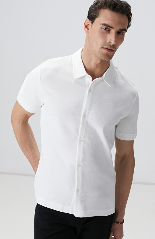 Kırık Beyaz Jakarlı Gömlek