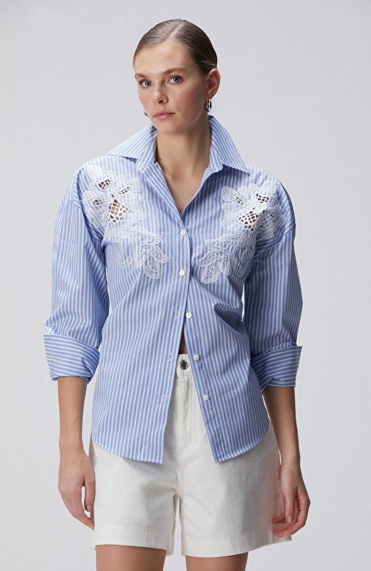 Mavi Beyaz Nakışlı Gömlek