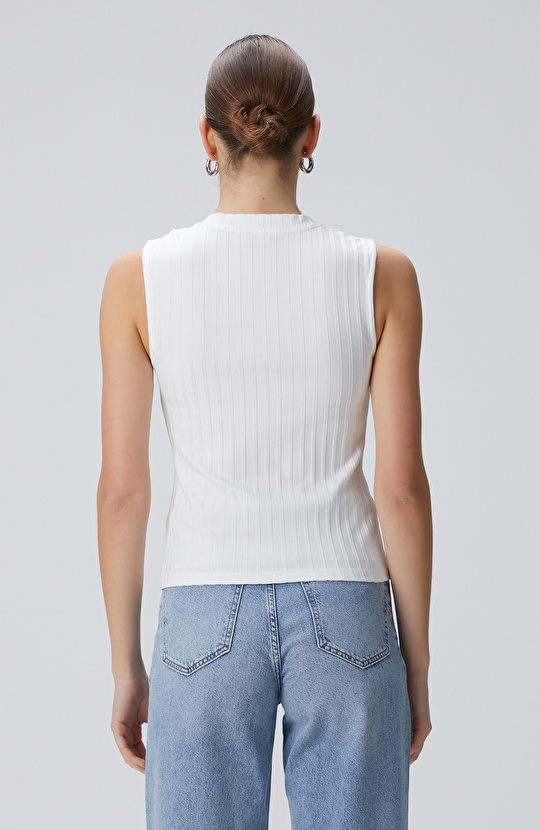 Kırıkbeyaz T-shirt