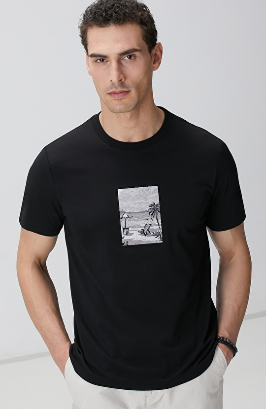 Siyah Nakışlı Örme T-shirt