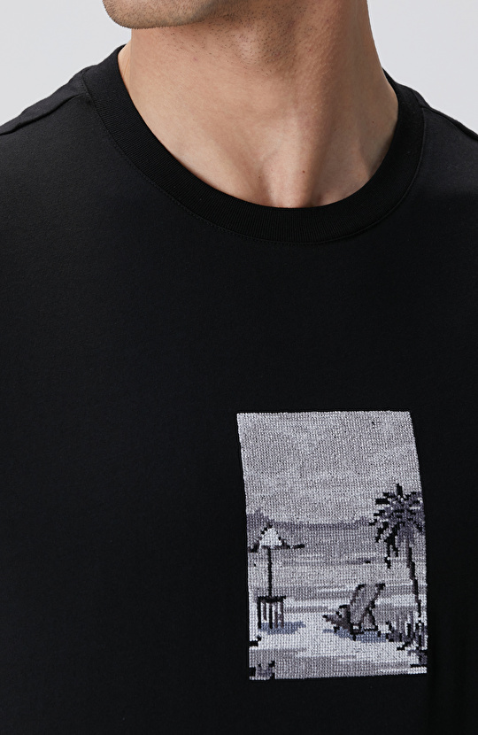 Siyah Nakışlı Örme T-shirt