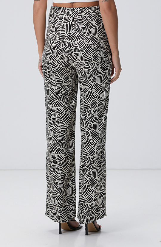 Siyah Kırık Beyaz Desenli Pantolon