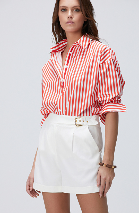 Kırmızı Çizgili Gömlek