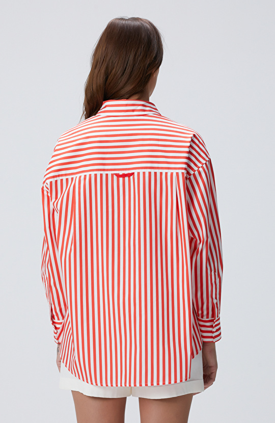 Kırmızı Çizgili Gömlek