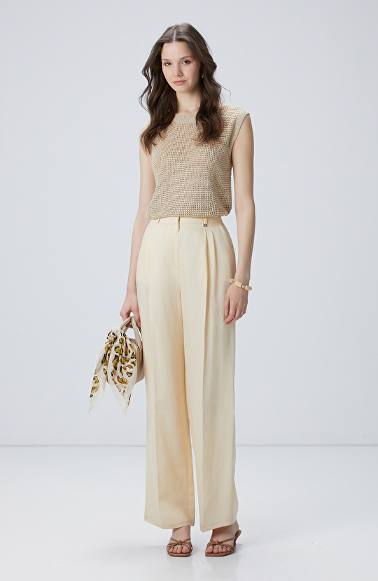 Bej Sırt Dekolteli Triko kazak