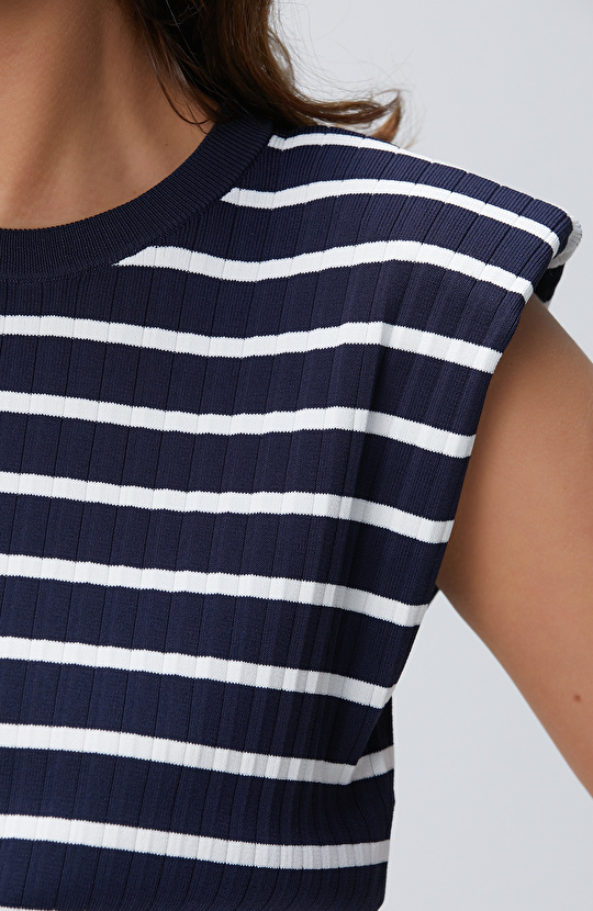 Beyaz Lacivert Düşük Kol Çizgili Triko