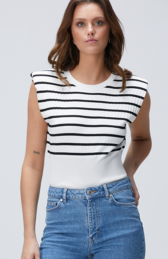 Siyah Kırık Beyaz Düşük Kol Çizgili Triko