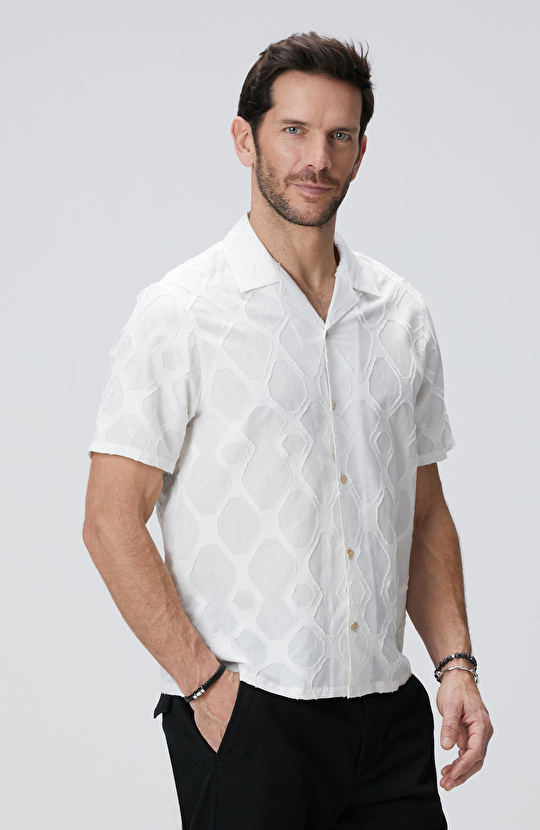 Beyaz Desenli Gömlek