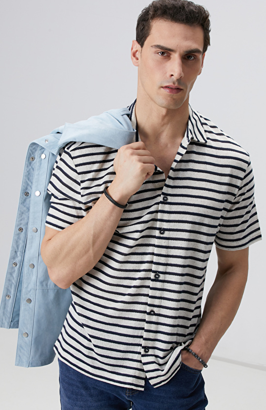 Kırık Beyaz Çizgi Desenli Gömlek