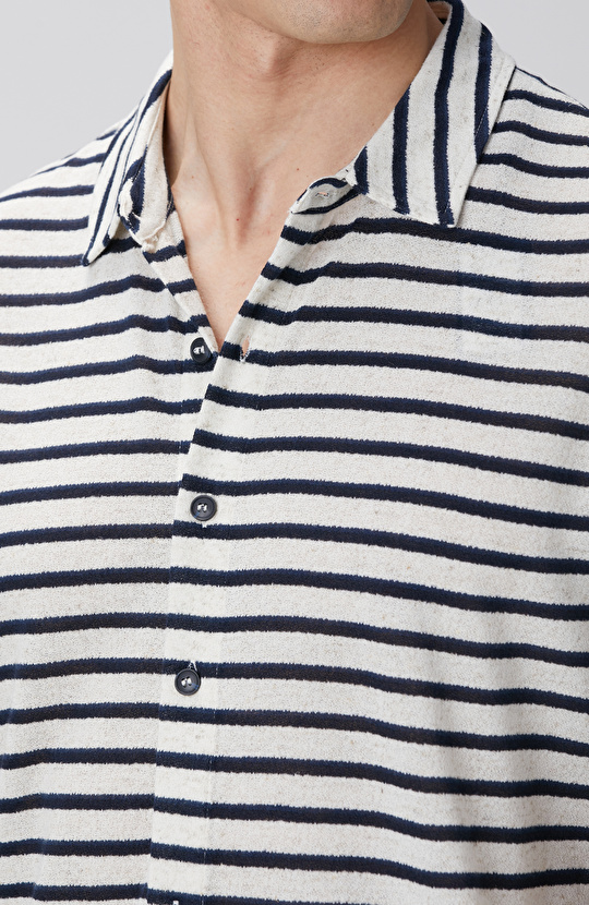 Kırık Beyaz Çizgi Desenli Gömlek