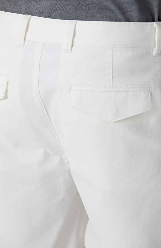 Kırık Beyaz Diyagonal Şort