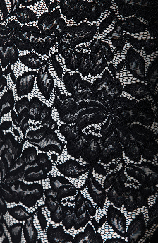 Siyah Kırık Beyaz Limited  Dantelli Mini Etek