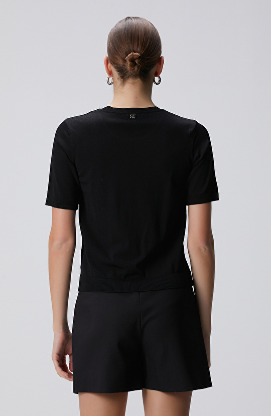 Siyah Jakarlı Kazak