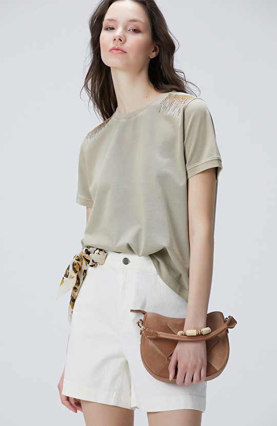 Bej Omuz Taş Detaylı T-shirt Bej Omuz Taş Detaylı T-shirt