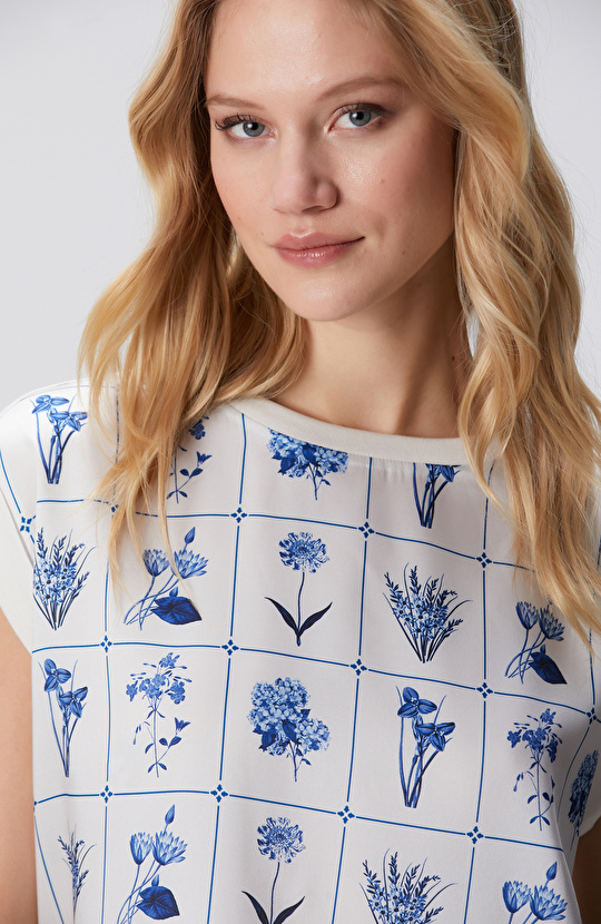 Lacivert Kırık Beyaz Desenli T-shirt