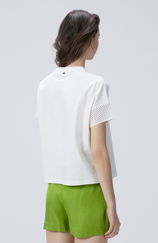 Kırık Beyaz Kol Ucu Örgü Detaylı T-shirt