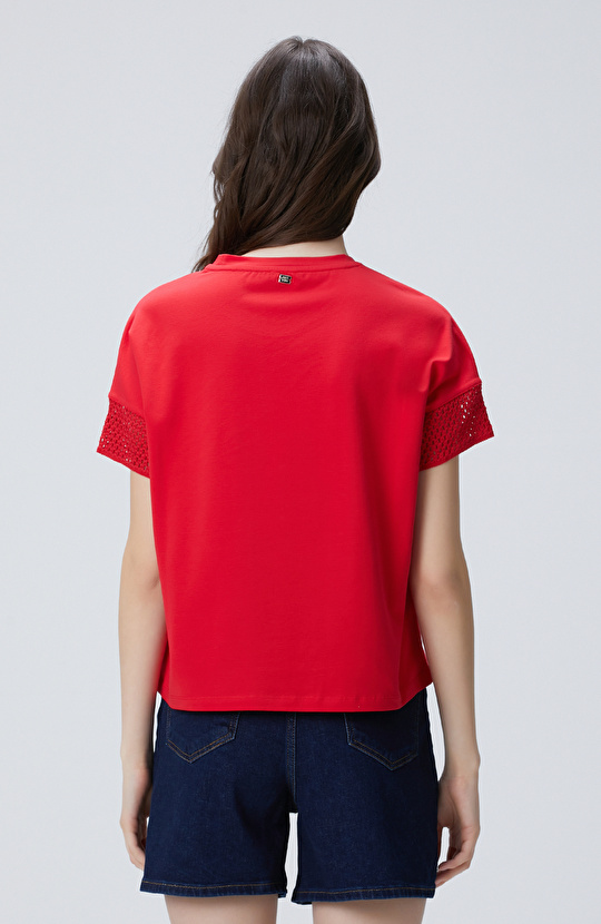 Kırmızı Kol Ucu Örgü Detaylı T-shirt