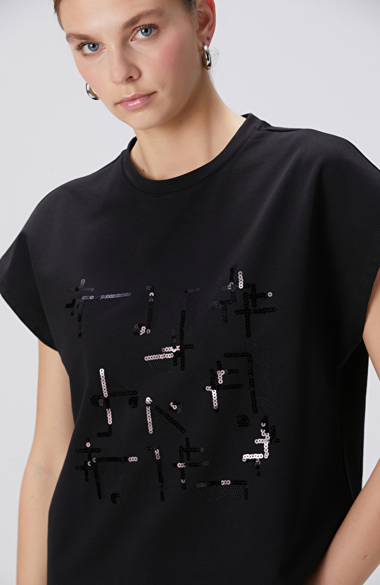 Siyah Payet Nakış İşlemeli T-shirt