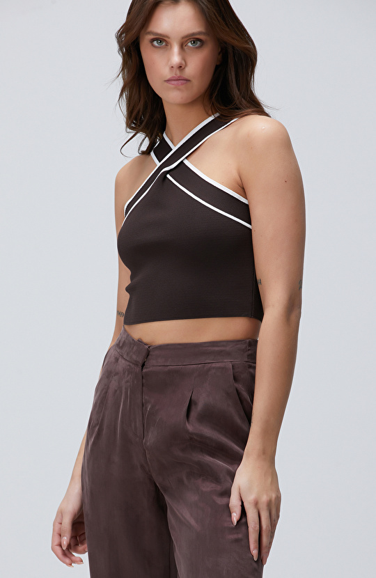 Kahverengi Çapraz Yakalı Crop Triko