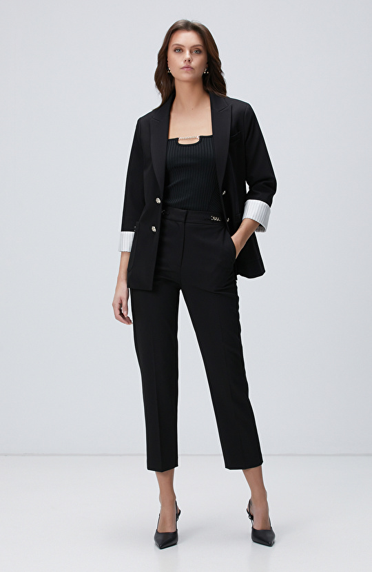 Siyah Aksesuar Detaylı Ceket