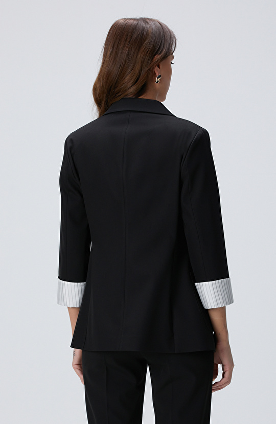 Siyah Aksesuar Detaylı Ceket