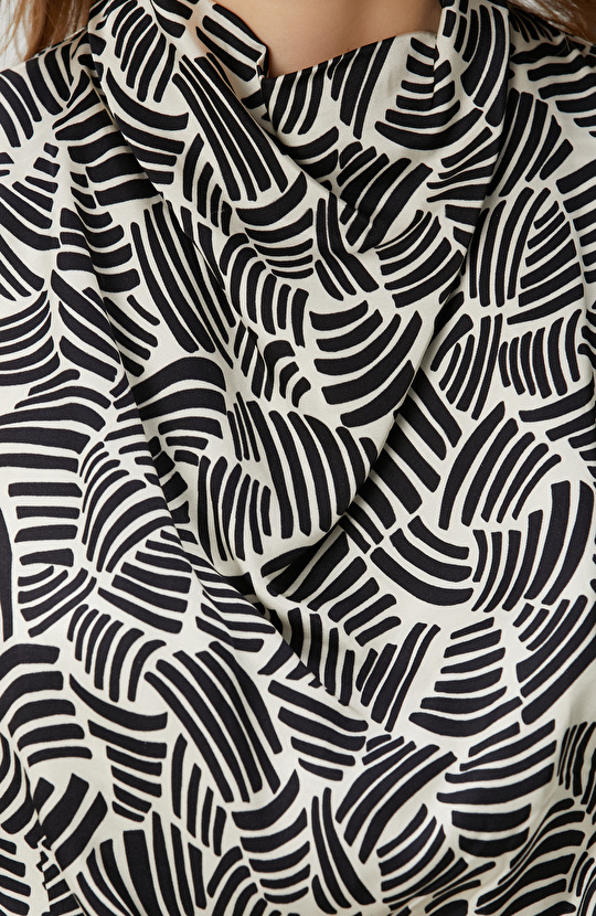 Kırık Beyaz Siyah Desenli Midi Elbise