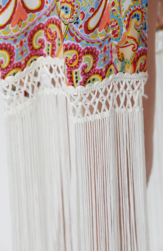 Bej Püsküllü Desenli Kaftan