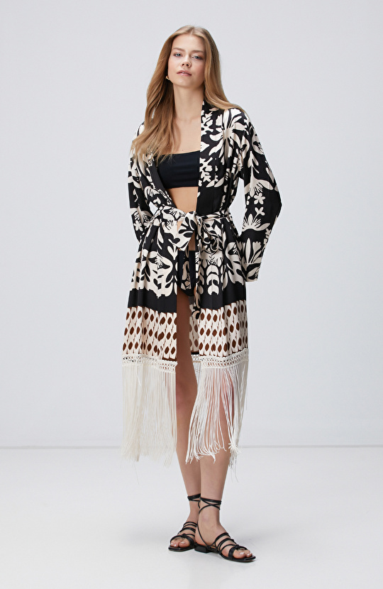 Siyah Püsküllü Desenli Kaftan