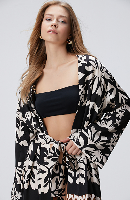 Siyah Püsküllü Desenli Kaftan
