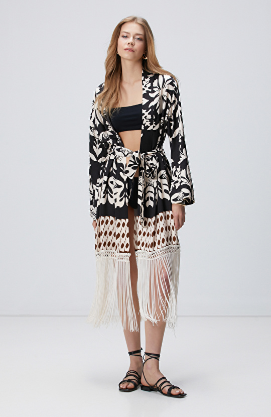 Siyah Püsküllü Desenli Kaftan