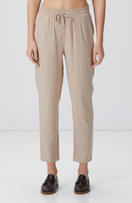 Bej Diyagonal Desenli Pantolon