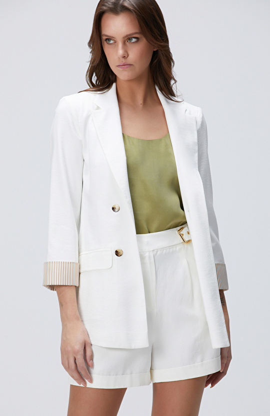 Beyaz Kol Ucu Desenli Astar Detaylı Ceket