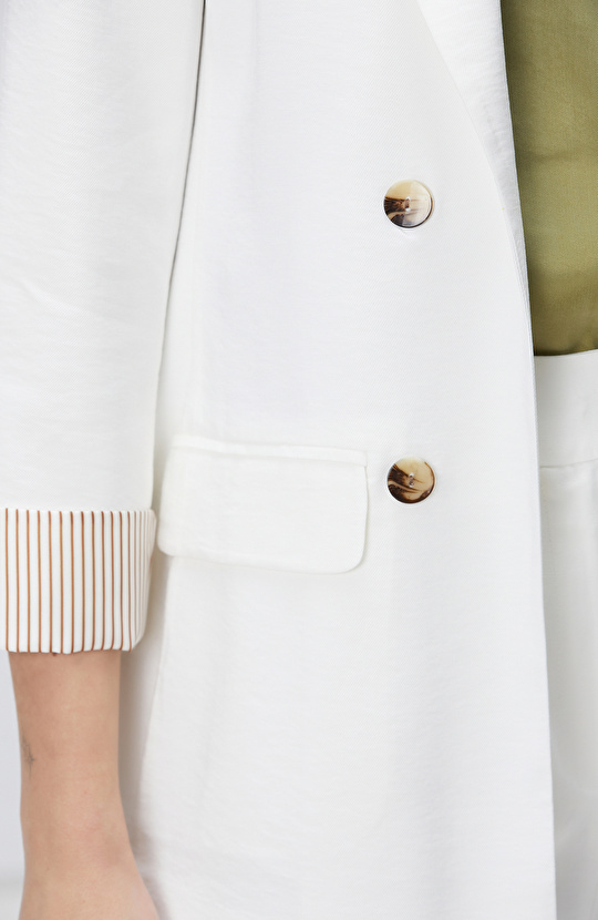 Beyaz Kol Ucu Desenli Astar Detaylı Ceket