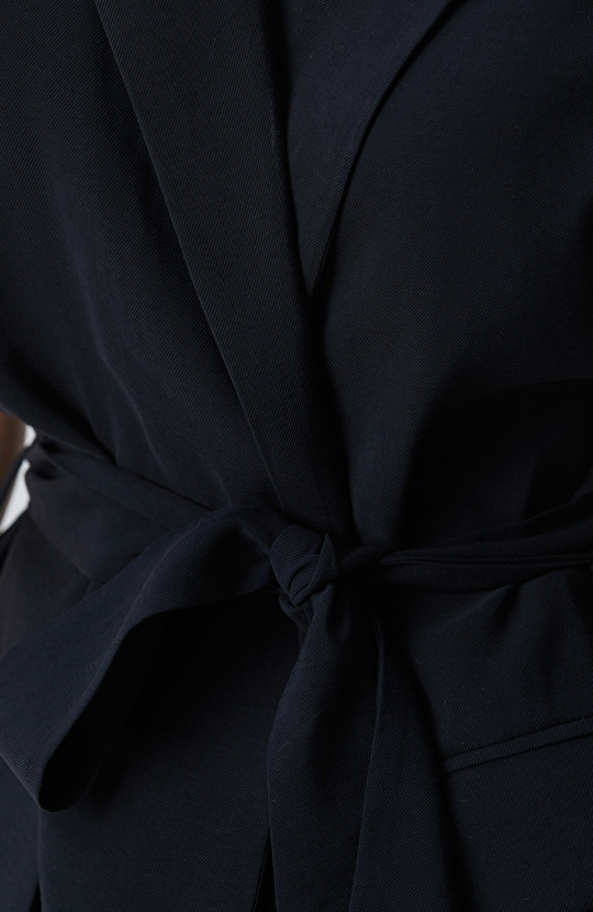 Siyah Beli Kuşaklı Ceket