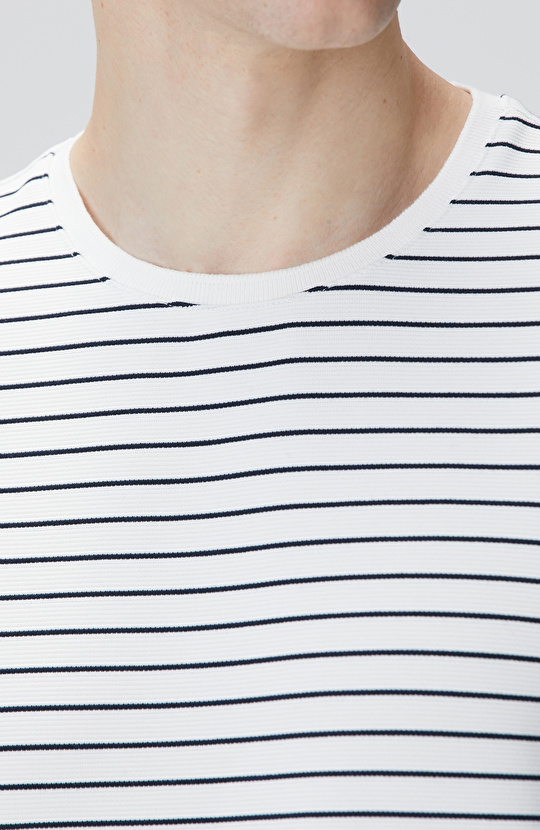 Kırık Beyaz T-shirt