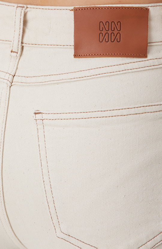 Kırık Beyaz Denim Pantolon