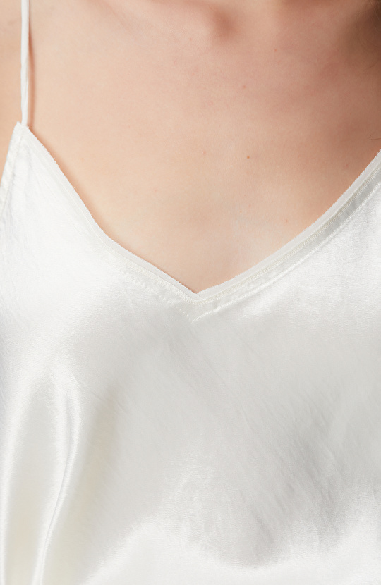 Kırık Beyaz Askılı Bluz