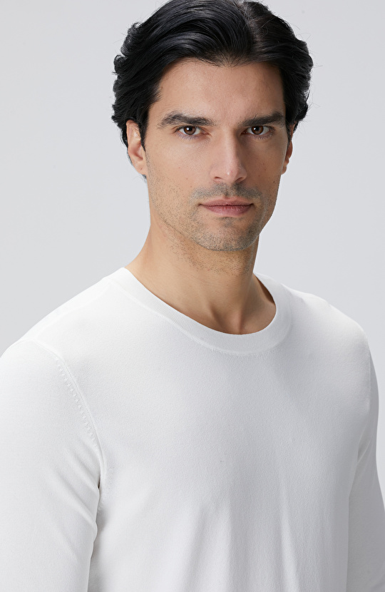 Kırık Beyaz Triko Kazak