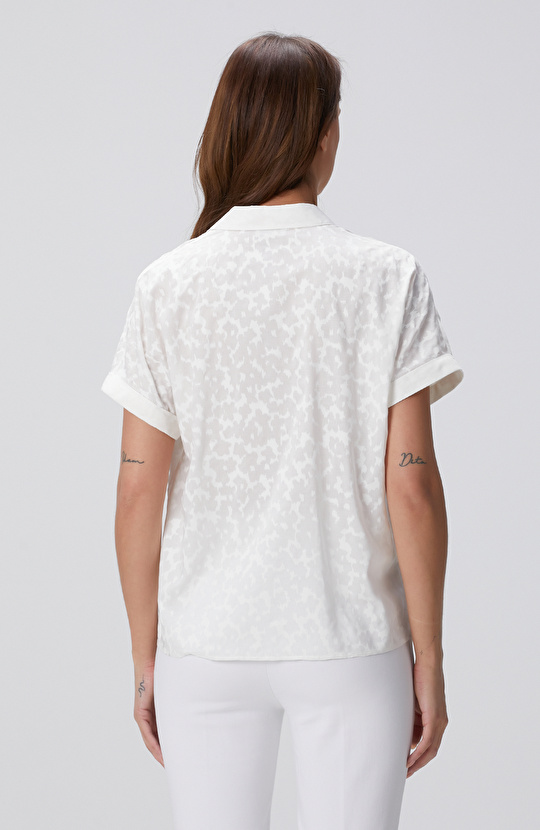 Kırık Beyaz Desenli Gömlek