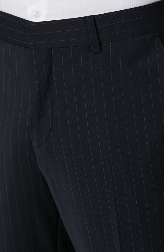 Siyah Çizgi Desenli Yün Karışımlı Takım Elbise