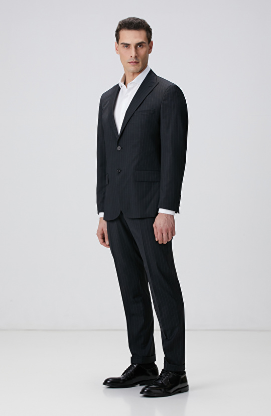 Siyah Çizgi Desenli Yün Karışımlı Takım Elbise