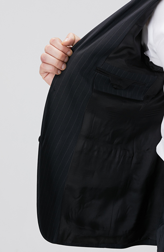 Siyah Çizgi Desenli Yün Karışımlı Takım Elbise