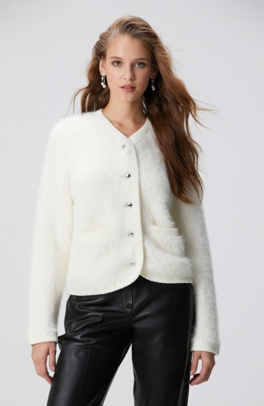 Kırık Beyaz Yumuşak Dokulu Triko Ceket