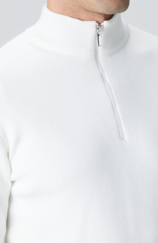 Kırık Beyaz Yakası Fermuarlı Triko Kazak