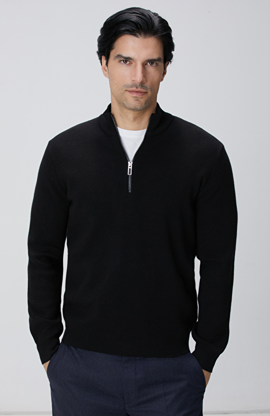 Siyah Yakası Fermuarlı Triko Kazak