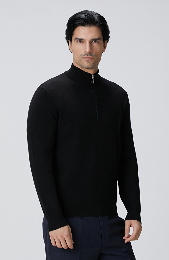 Siyah Yakası Fermuarlı Triko Kazak